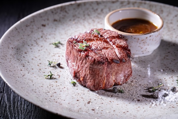 Филе миньон с грибным соусом и тимьяном