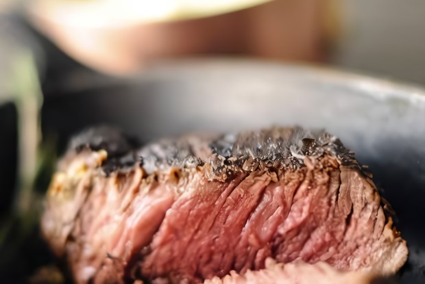 Филе миньон с перечным соусом