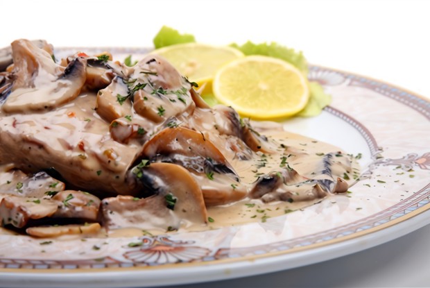 Филе миньон с соусом бефстроганов