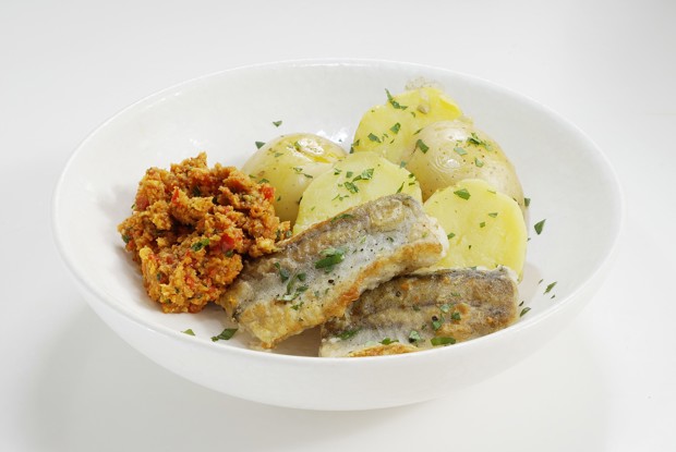 Филе минтая с ореховым соусом