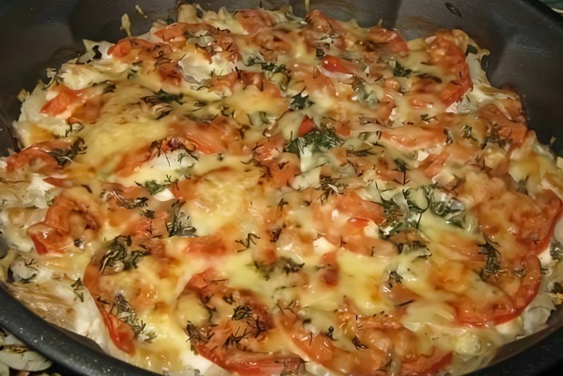 Филе трески, запеченное с картофелем и помидорами