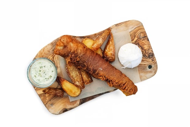 Фиш-энд-чипс с соусом тартар