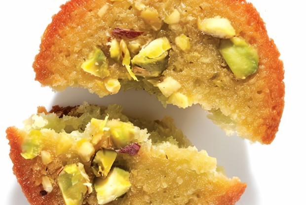 Фисташковые финансье с коричневым сахаром