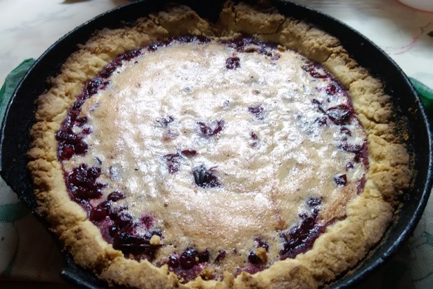 Флан с лесными ягодами и миндалем