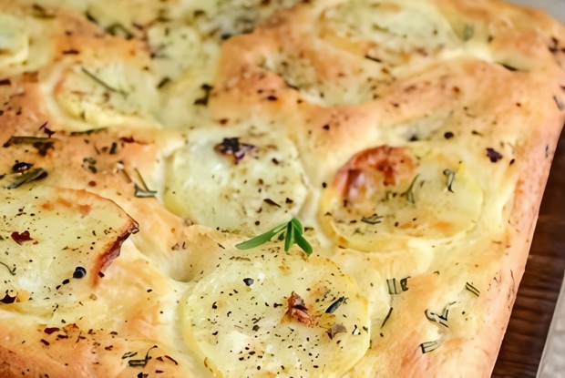 Фокачча с картофелем и розмарином
