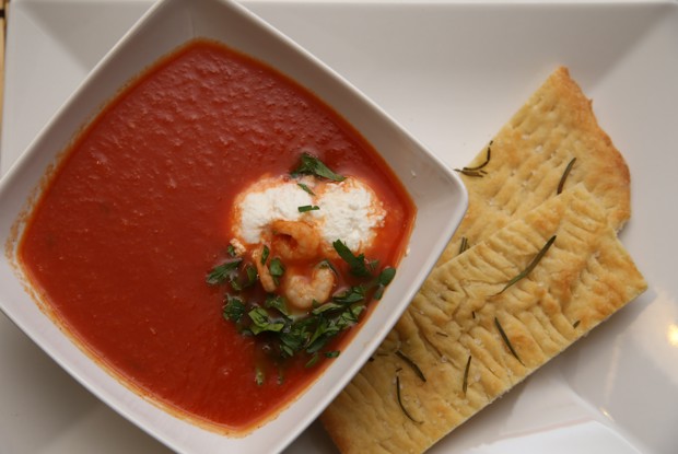 Фокачча с пряным маслом и розмарином