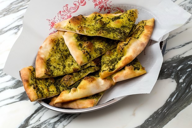 Фокачча с соусом песто