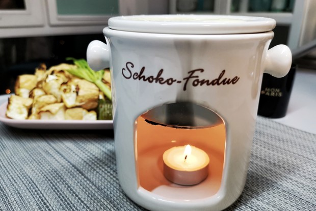 Фондю с сельдереем и обжаренным багетом