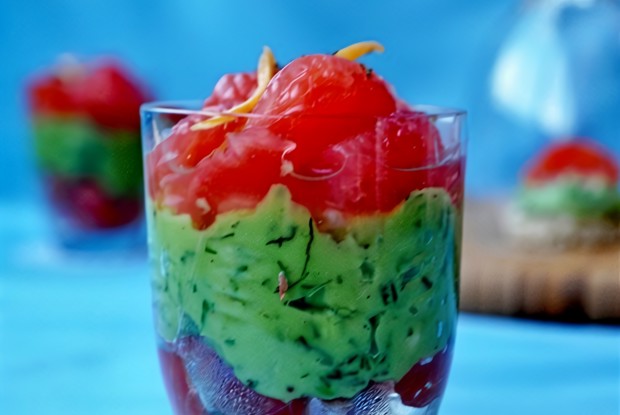 Форель с авокадо и грейпфрутом