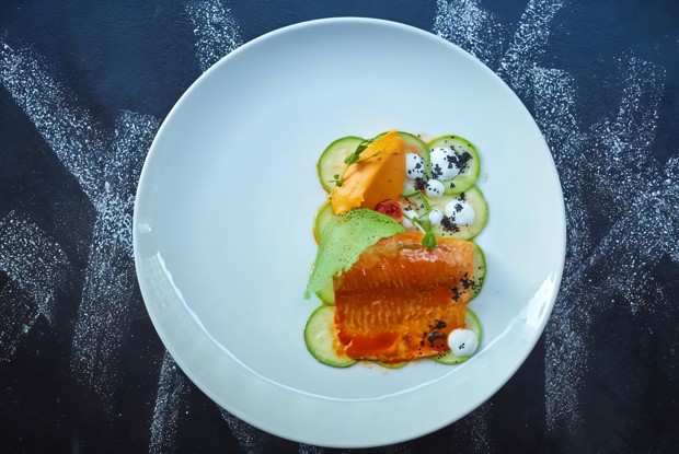 Форель с кабачками и морковным пюре