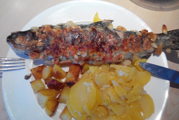 Форель в миндальном пальто