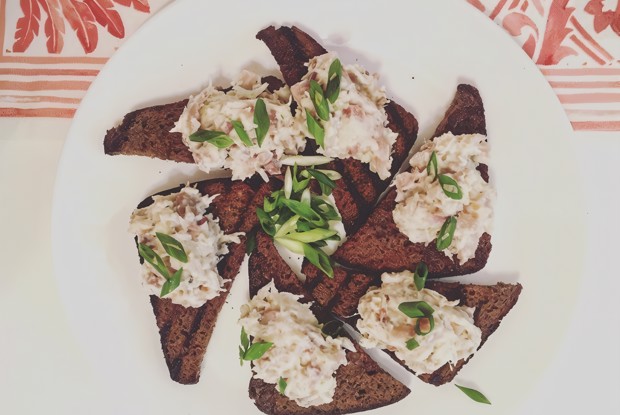 Форшмак с бородинским хлебом