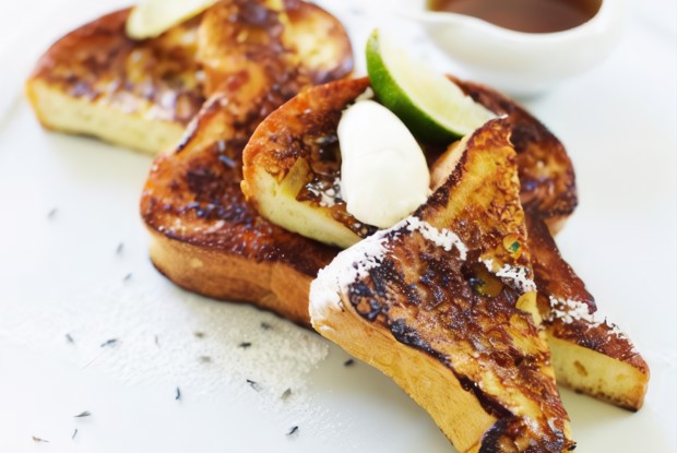 Французские тосты с чернично-лимонной начинкой