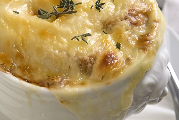 Французский луковый суп с белым сухим вином