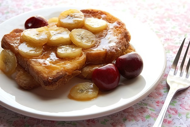 Французский тост с бананово-карамельным соусом