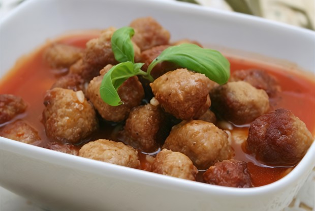 Фрикадельки в луково-морковном соусе по-мадридски