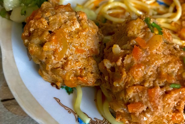 Фрикадельки в томатно-сметанном соусе