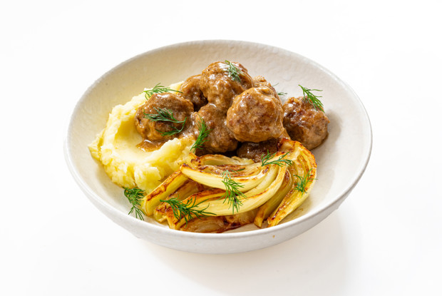 Фрикадельки в яблочно-сливовом соусе с глазированным фенхелем