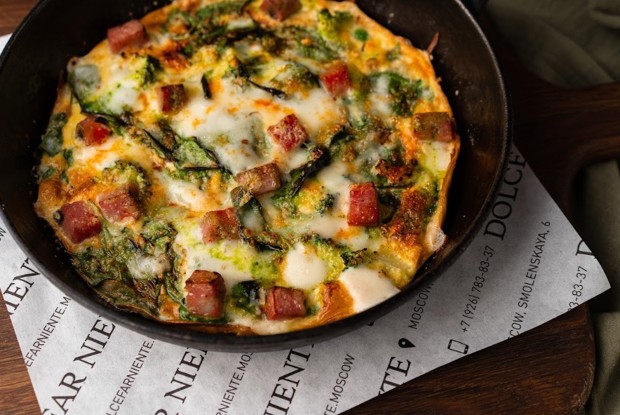 Фриттата с мортаделлой, моцареллой и пекорино