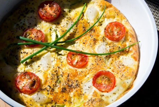 Фриттата с черри, кабачком и горохом