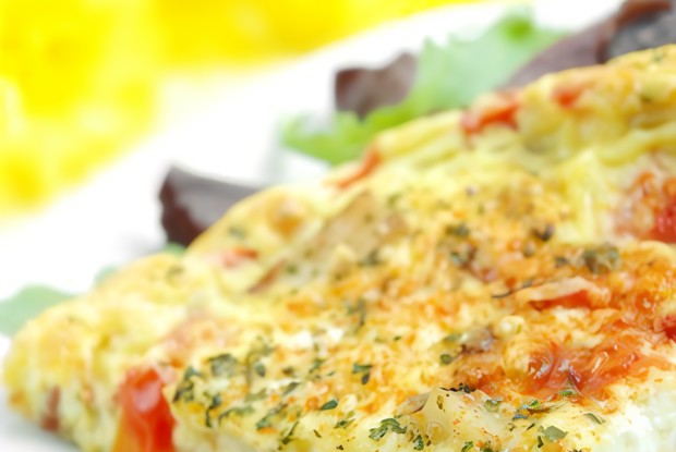 Фриттата с цукини, базиликом и пармезаном