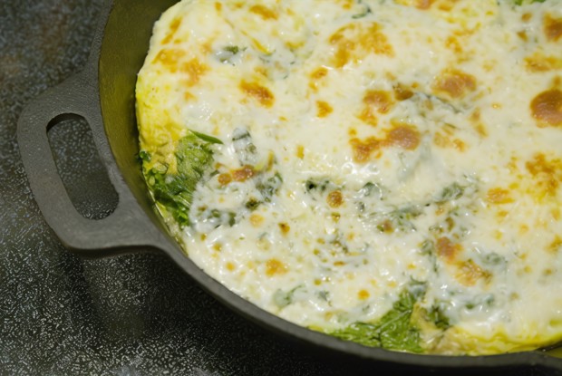 Фриттата со шпинатом и козьим сыром