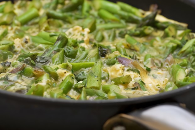 Фриттата со спаржей и грюйером