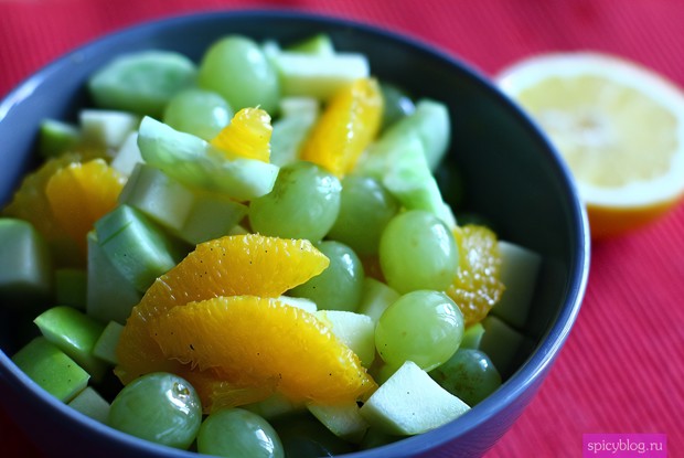 Фруктовый салат с огурцом