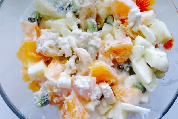 Фруктовый салат с творогом