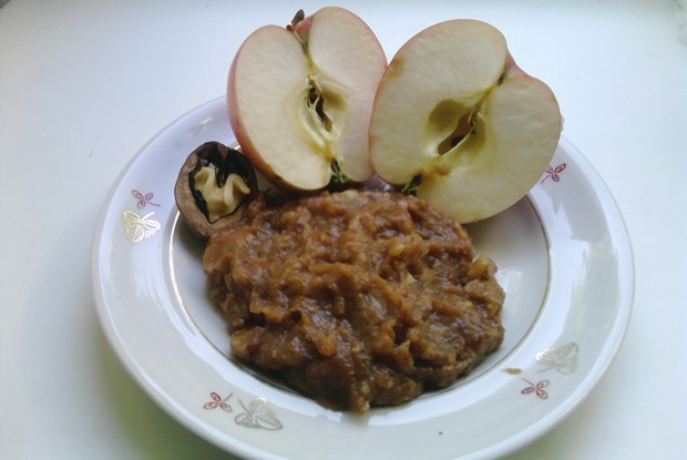 Фруктовое пюре из компотной гущи с медом и орехами