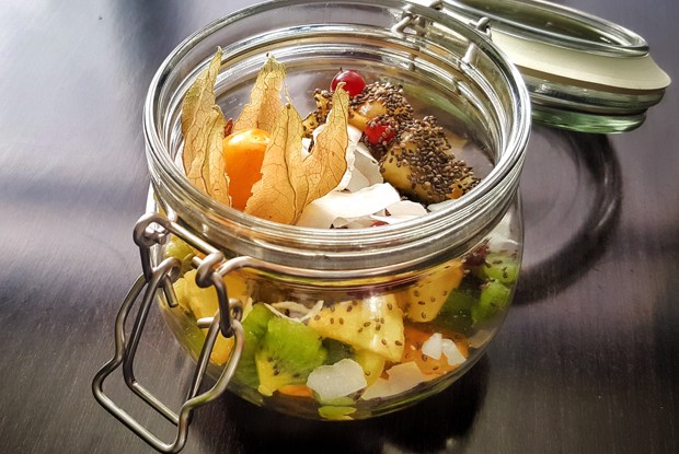 Фруктовый салат а с семенами чиа