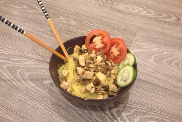 Фунчоза с курицей и грибами