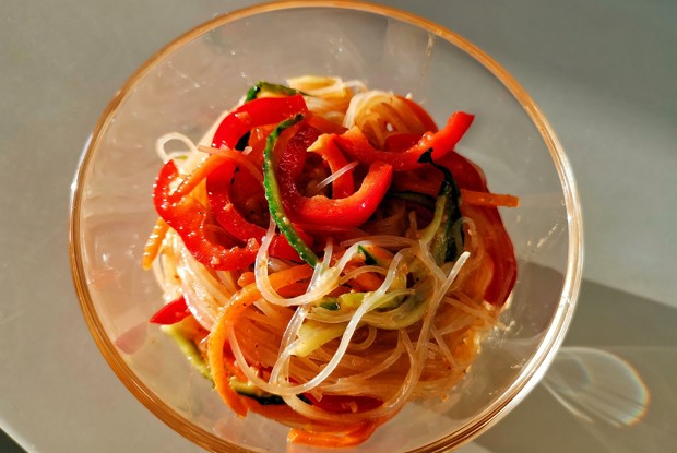 Фунчоза с овощами и морковью по-корейски