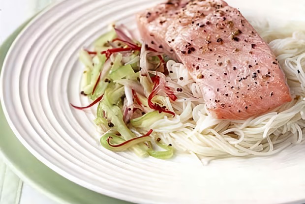 Фунчоза с тунцом