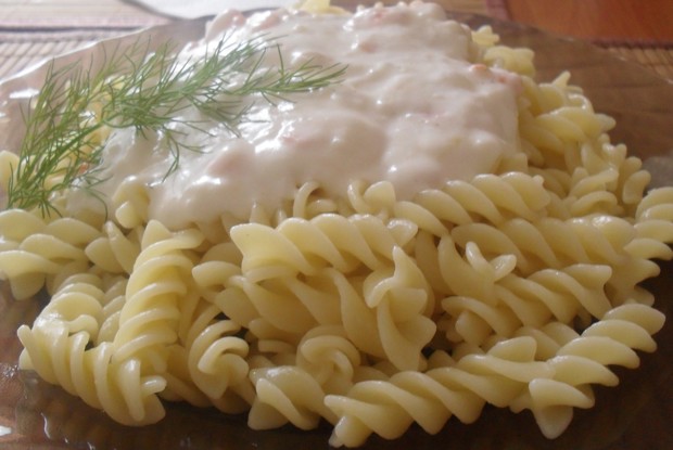 Фузилли с креветками в сливочном соусе