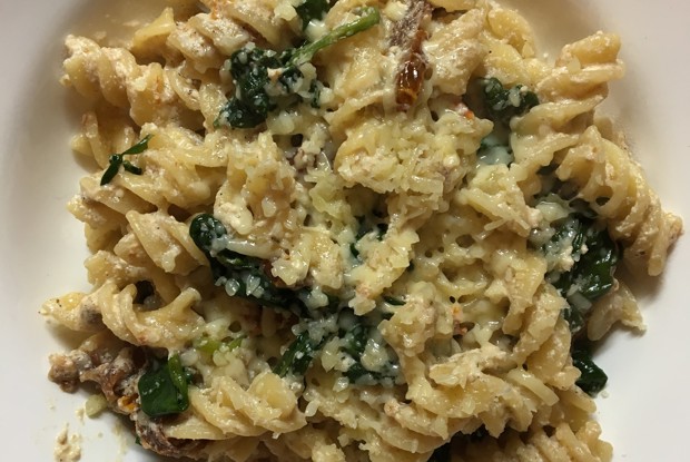 Фузилли с рикоттой и шпинатом