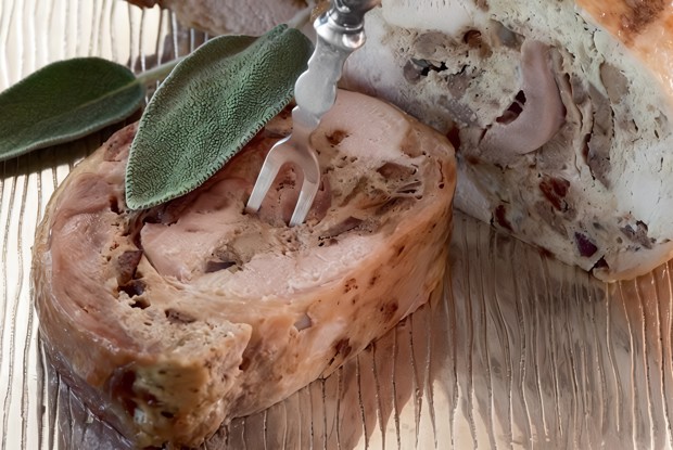 Галантин из цесарки с печенкой и грибами