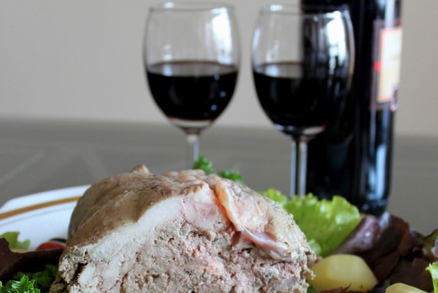 Галантин из курицы с ароматным бульоном