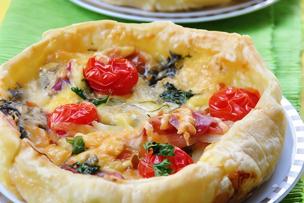 Галеты с помидорами и козьим сыром