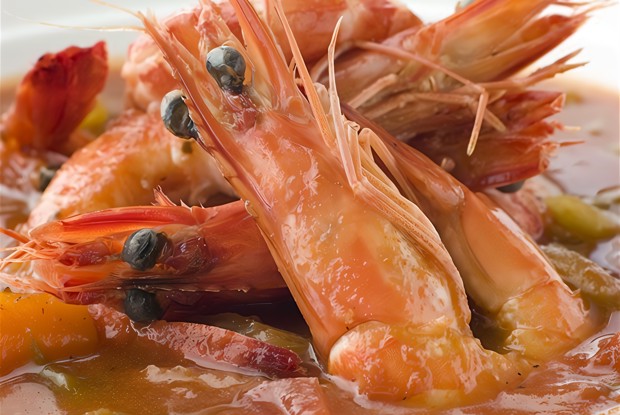 Гамбо с креветками, мясом краба и беконом