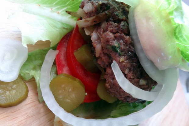 Гамбургер в листьях салата по-ванкуверски