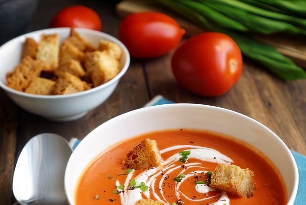 Гаспачо с болгарским перцем и авокадо