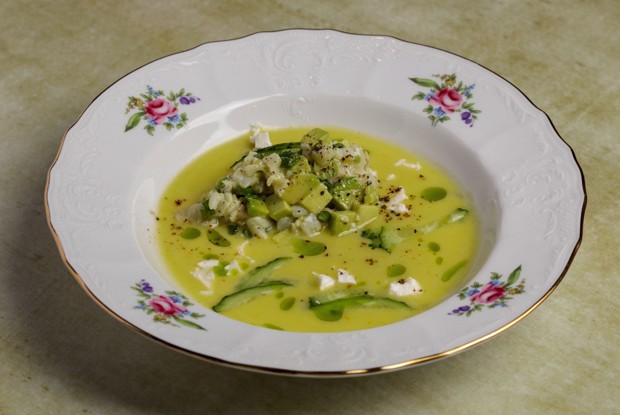 Гаспачо с фетой и руколой