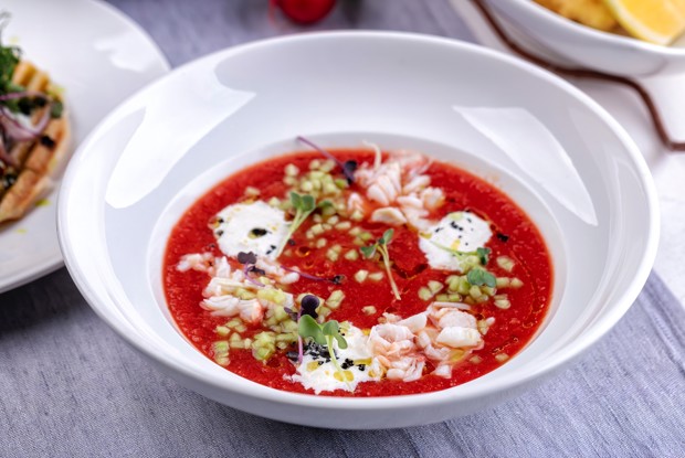 Гаспачо с крабом и сыром страчателла