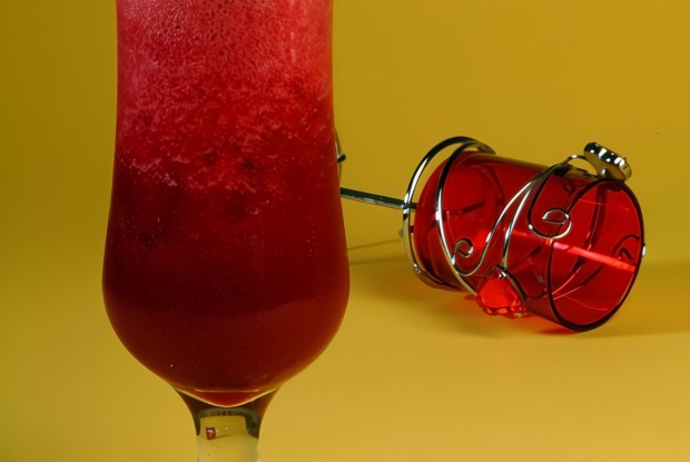 Газированный клюквенный пунш с ягодным льдом