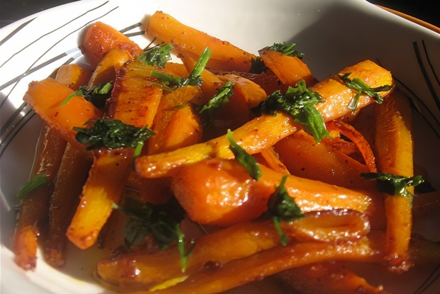 Глазированная морковь с корицей