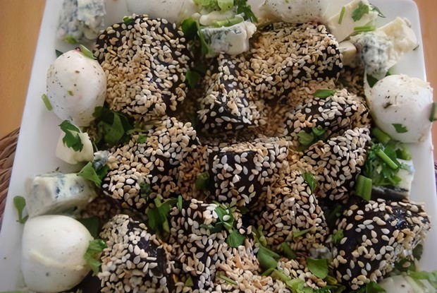 Глазированная свекла в бальзамическом уксусе с благородным сыром