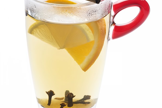 Глинтвейн с белым вином, ромом и изюмом