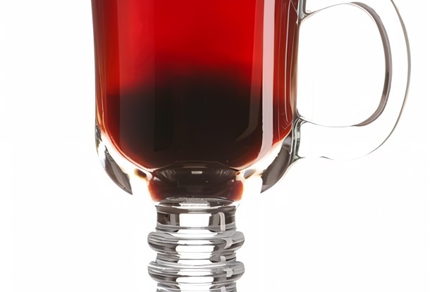 Глинтвейн с порто, лимонной цедрой и мускатным орехом