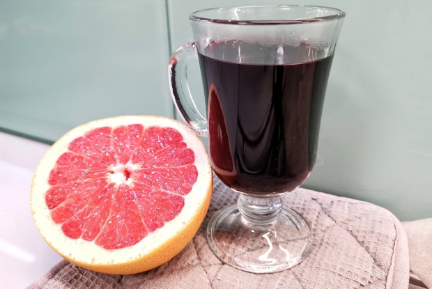 Глинтвейн с грейпфрутом и розовым перцем